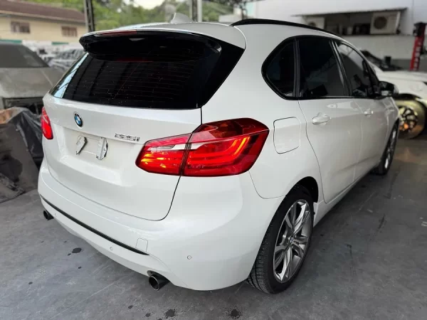 Sucata BMW 225i 2.0 T 231CV Gasolina 2015/2016 - 63.883 Km - Imagem 3